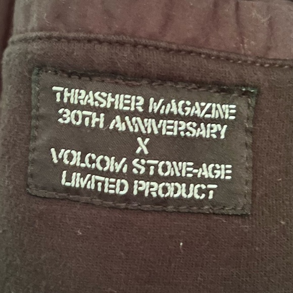 Volcom x Thrasher 30th Anniversary Collab Blk Skate and Destroy Jacket sz small - Picture 3 of 8